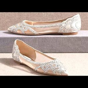 NIB Badgley Mischka Gigi Crystal Pointed Toe Flats Women Ivory Satin